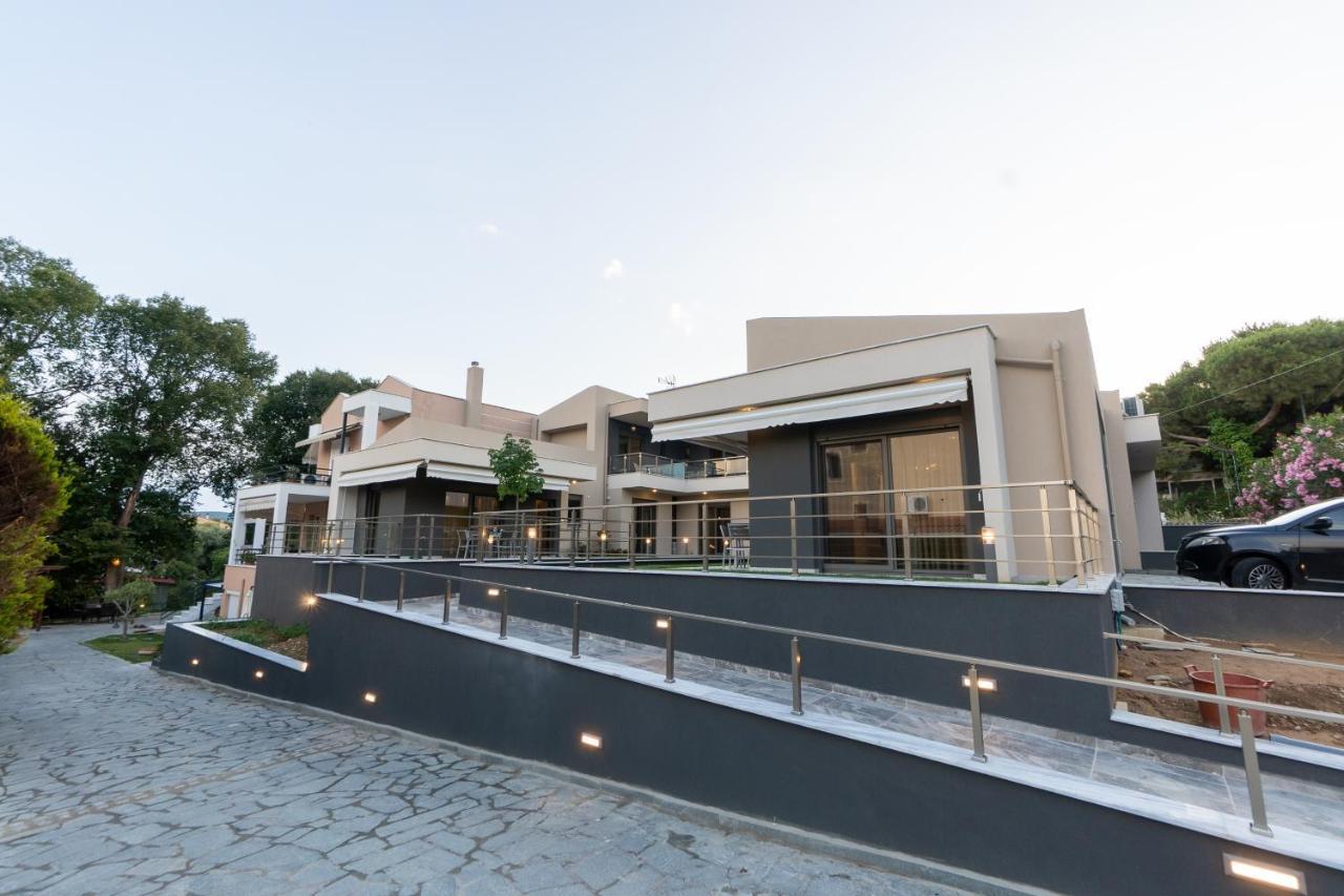 3 Doors Villas Nea Iraklitsa 外观 照片