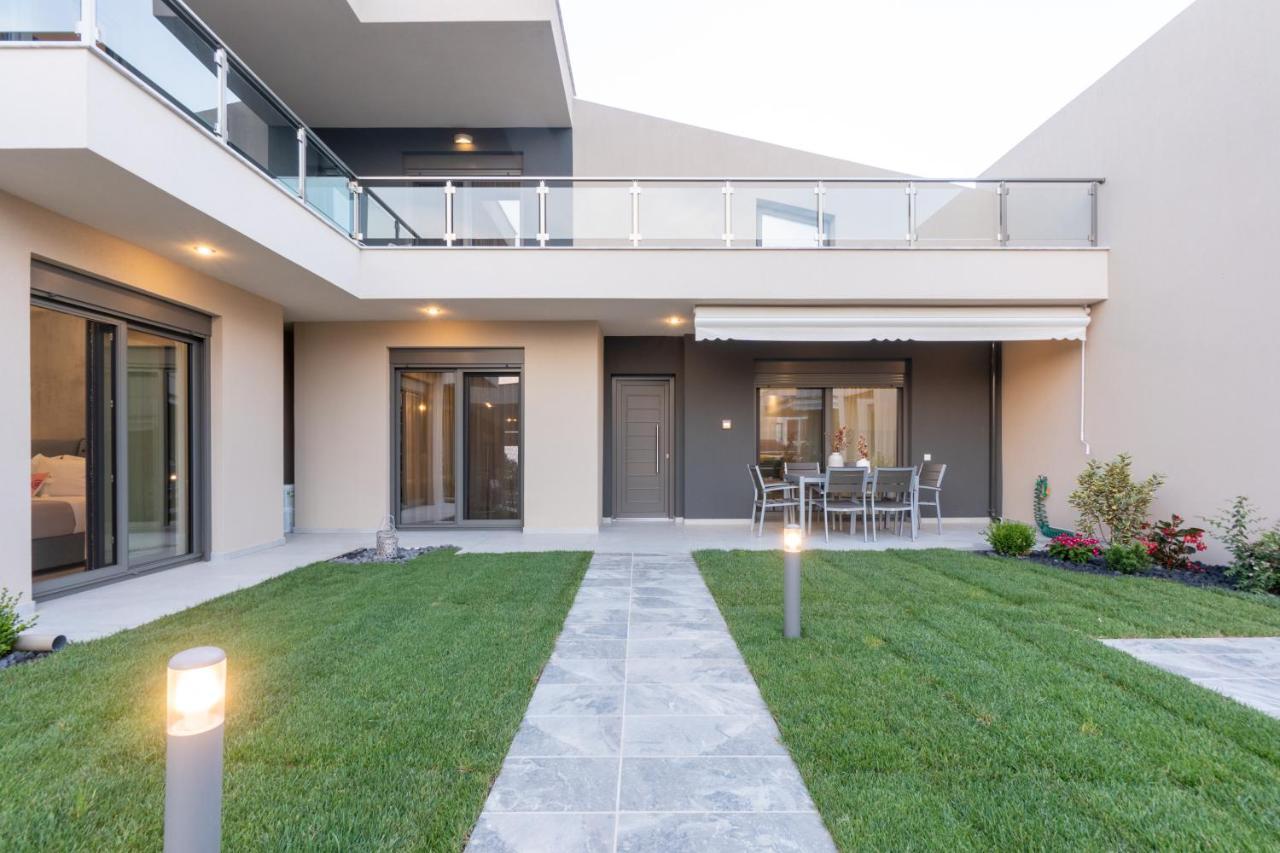 3 Doors Villas Nea Iraklitsa 外观 照片