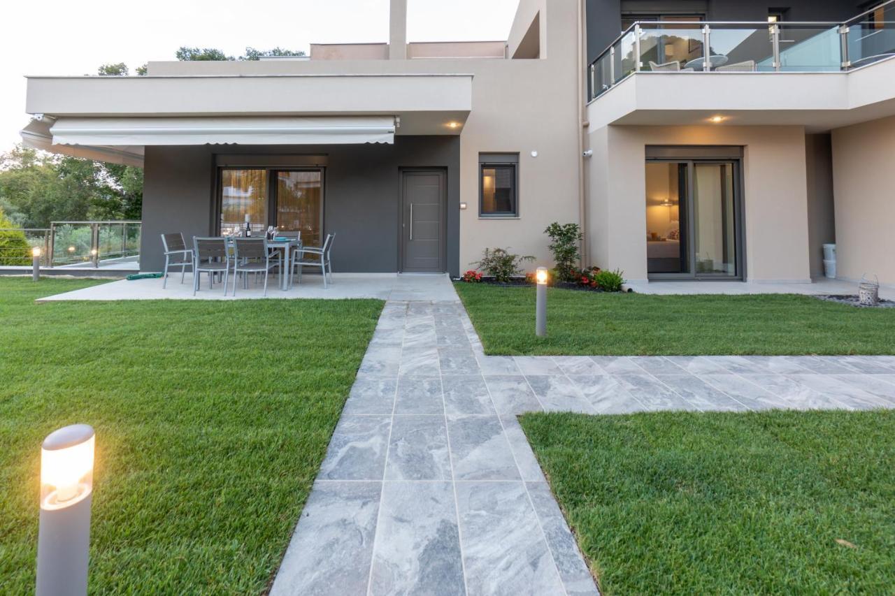 3 Doors Villas Nea Iraklitsa 外观 照片