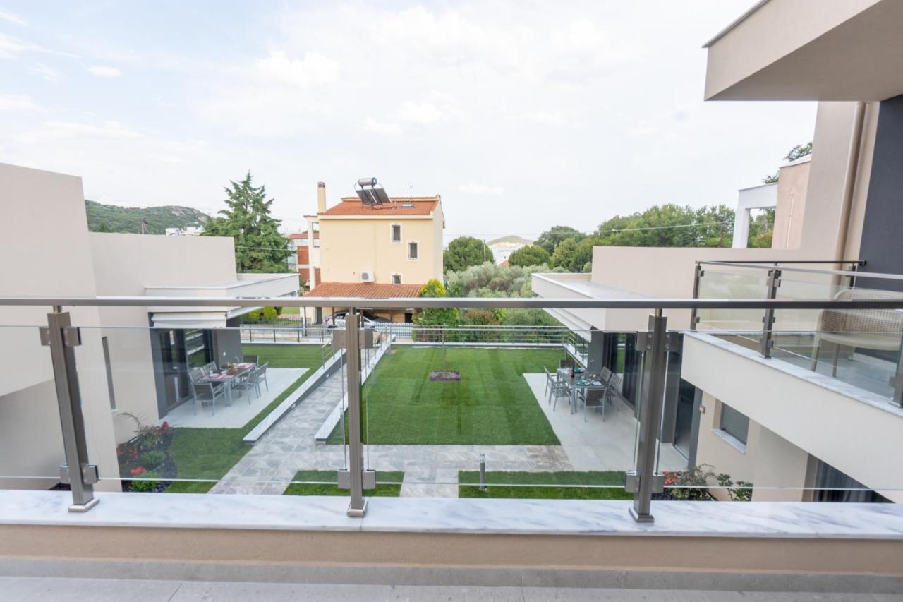 3 Doors Villas Nea Iraklitsa 外观 照片