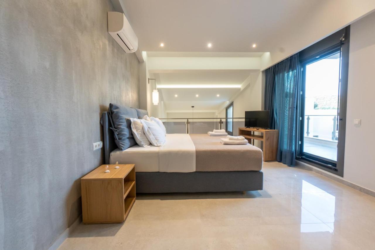 3 Doors Villas Nea Iraklitsa 外观 照片