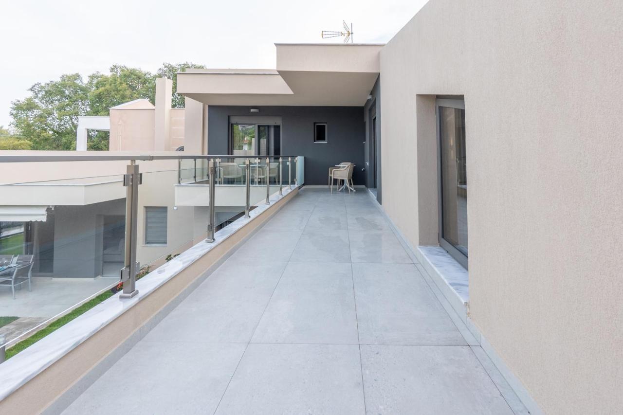 3 Doors Villas Nea Iraklitsa 外观 照片