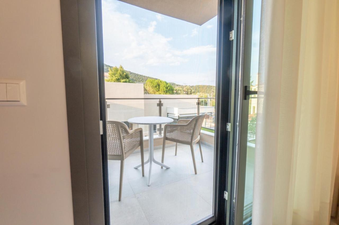 3 Doors Villas Nea Iraklitsa 外观 照片