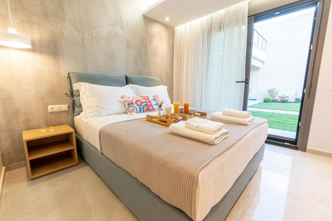 3 Doors Villas Nea Iraklitsa 外观 照片